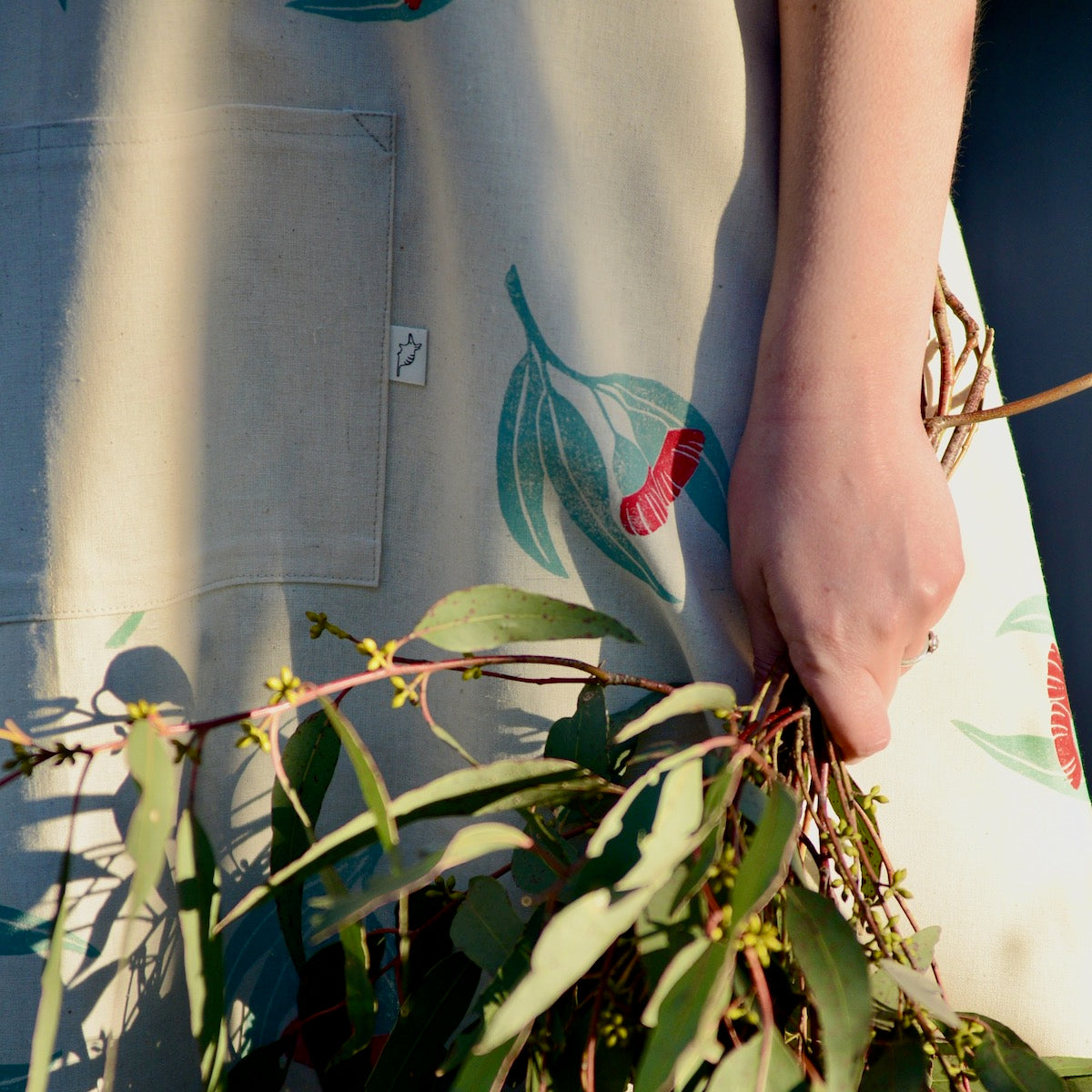 Apron - Gum Blossom-Bandicute
